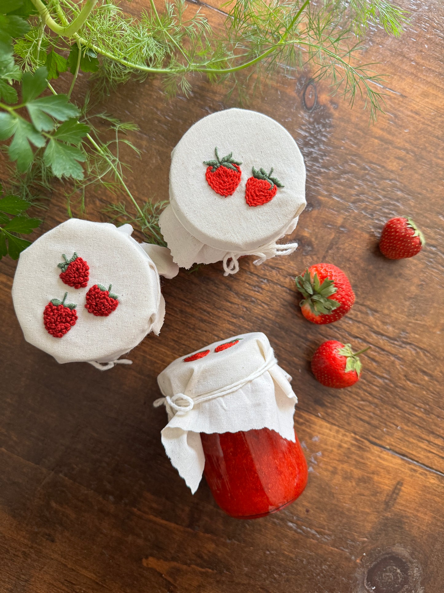 Kit de broderie - Couvre-Pots à Confiture aux Petits Fruits