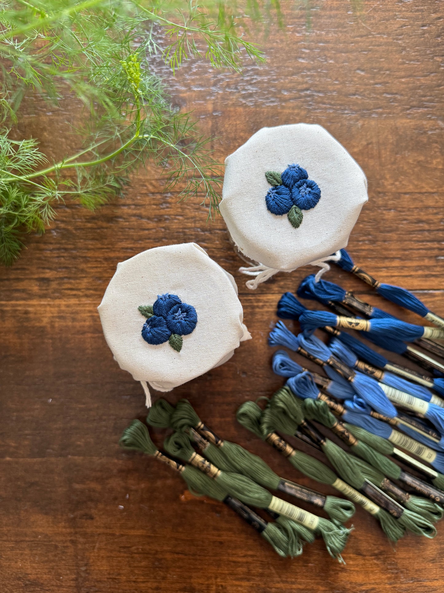 Kit de broderie - Couvre-Pots à Confiture aux Bleuets